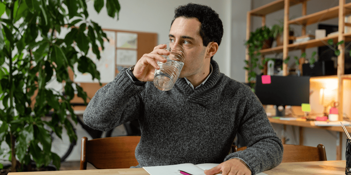 making drinking glass of water